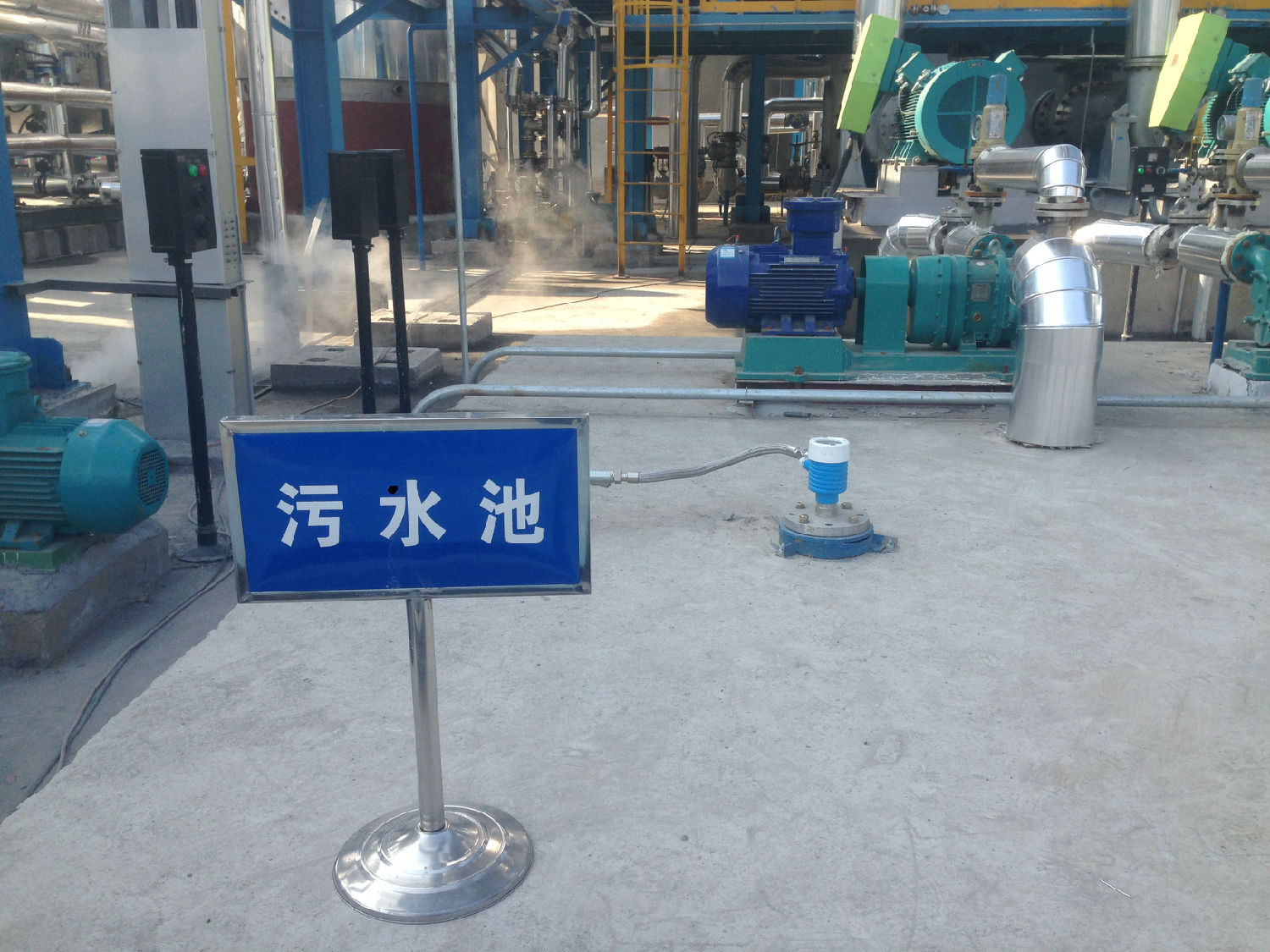含硫污水池内沉淀的污泥使用麻豆短视频免费版泵处理
